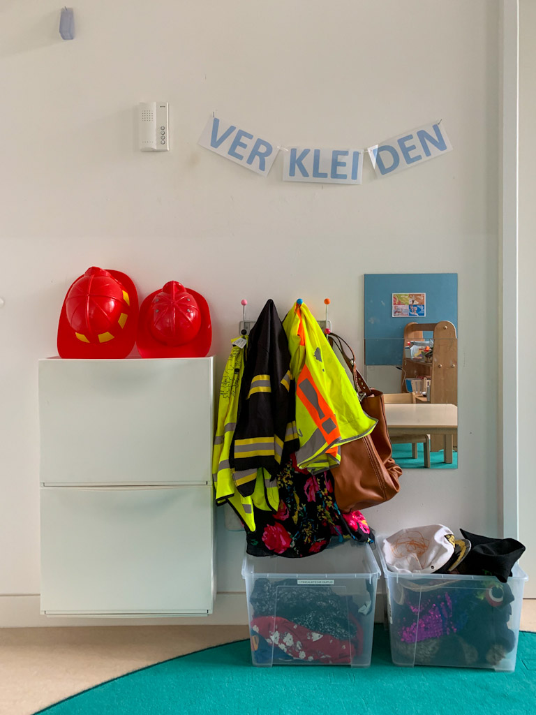 Verkleidungsecke Gruppenraum Ü3 Kinderladen Zukunftsmusik