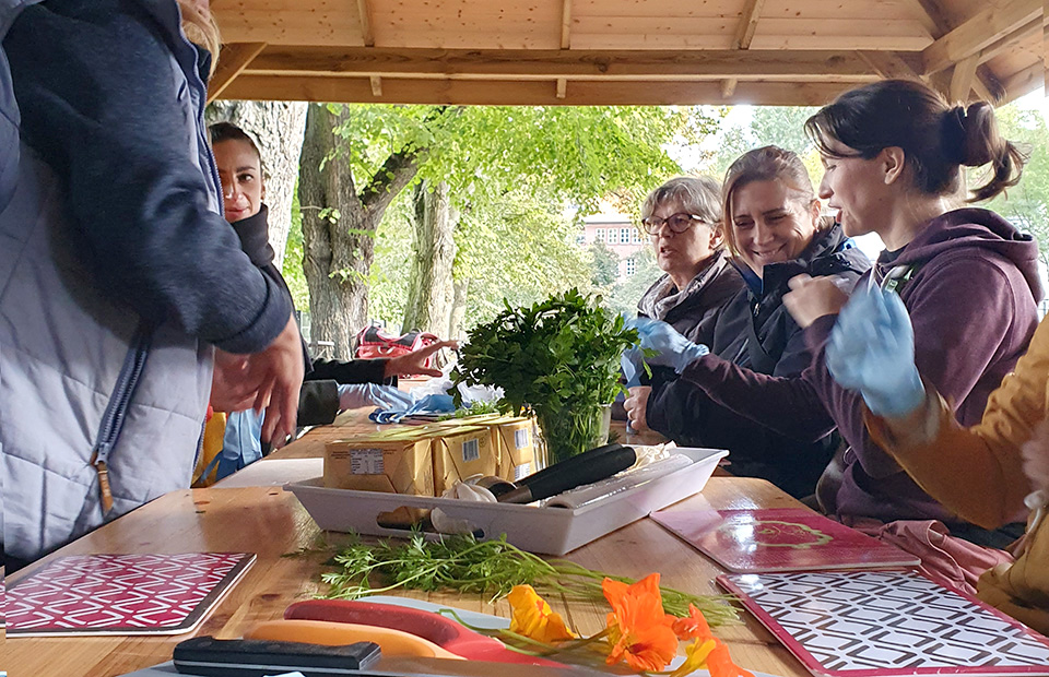Besuch aus Südfrankreich - beim Kräuterbutter herstellen Besuch aus Südfrankreich - beim Kräuterbutter herstellen