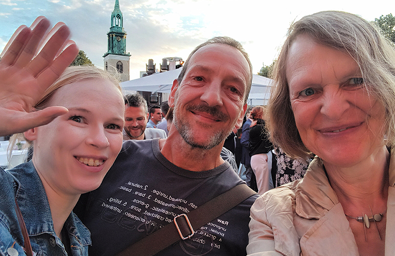 Haupt-und Ehrenamtliche der FreiwilligenAgentur Pankow zu Gast beim Hoffest der Bürgermeisterin Haupt-und Ehrenamtliche der FreiwilligenAgentur Pankow zu Gast beim Hoffest der Bürgermeisterin