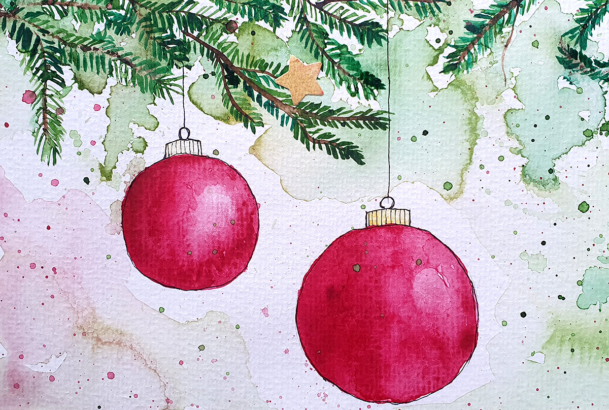 Weihnachtsgrün mit Weihnachtskugeln